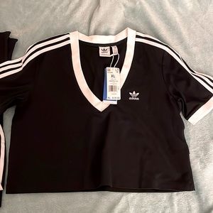 Adidas crop top and pants set size XL zipper on side to wear open as well.